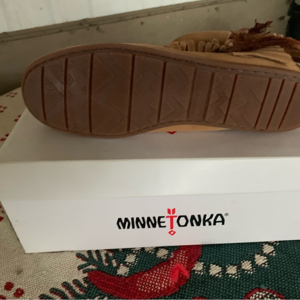 Brand new in box Minnetonkaka moccasin size 10